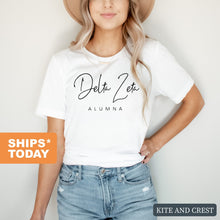 Load image into Gallery viewer, Delta Zeta T-shirt - Dee Zee (DZ) Sorority Alumna Tee - Kite and Crest