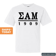 Load image into Gallery viewer, Sigma Alpha Mu Comfort Colors T-Shirt - Sammy Black Letters Shirt - Kite and Crest