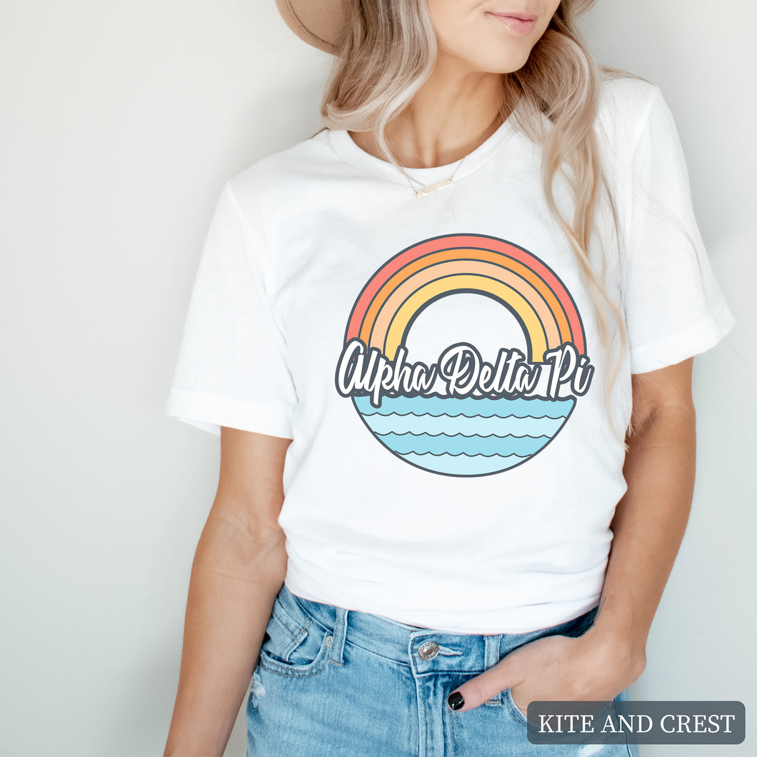 T-shirt - Wavy Rainbow Tee