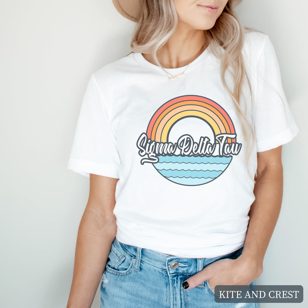 T-shirt - Wavy Rainbow Tee