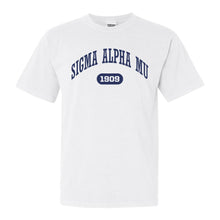 Load image into Gallery viewer, Sigma Alpha Mu Comfort Colors T-Shirt - Sammy Fraternal Arch Shirt - Kite and Crest
